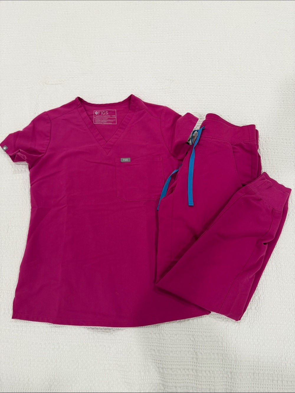 Figs Women's Scrub Set - Pink